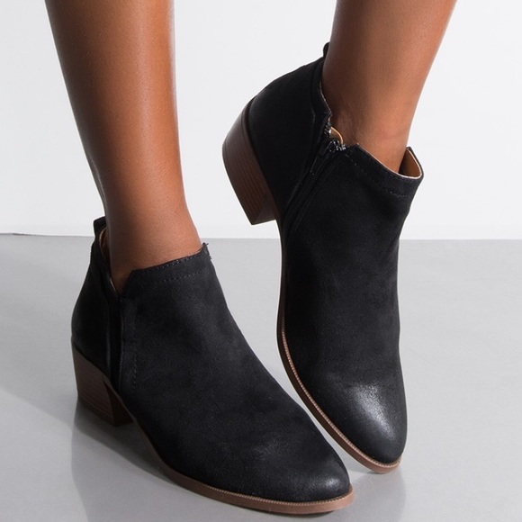 Qupid Black soft faux suede BOOTIE w/oiling finish - Picture 2 of 3